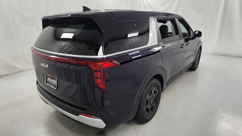 New 2027 Kia Carnival FWD image 3