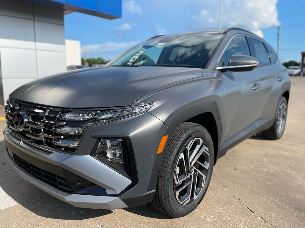 Used 2025 Hyundai Tucson Limited AWD/4WD image 2