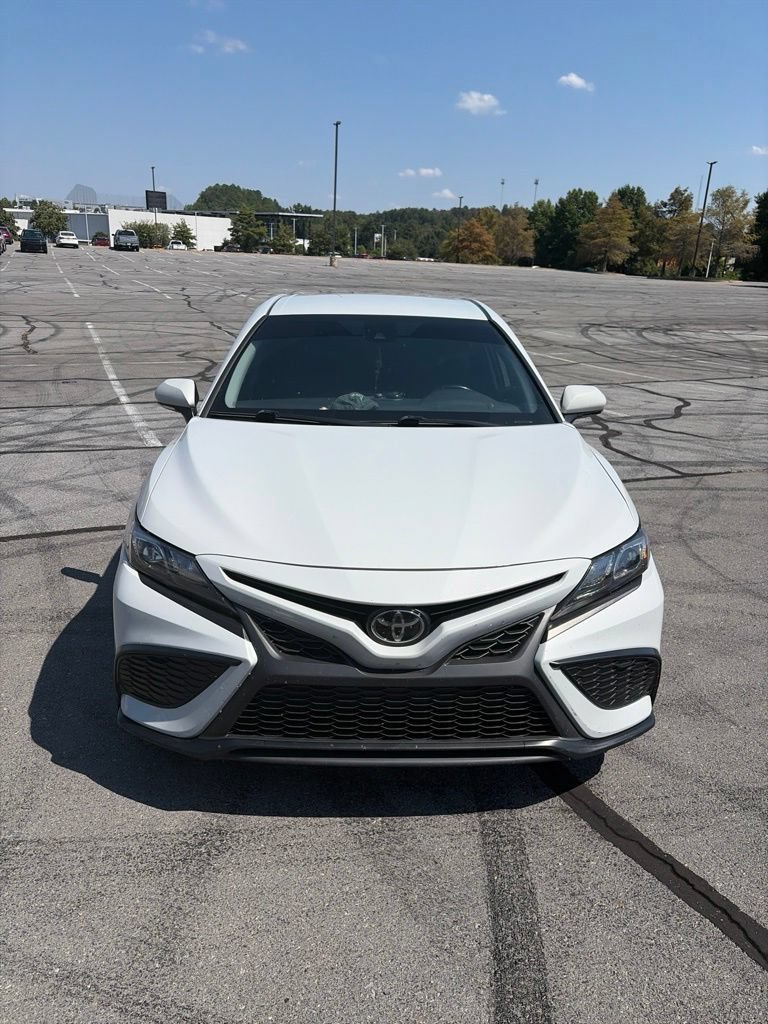 Used 2023 Toyota Camry SE FWD image 2