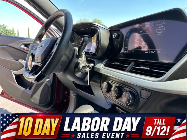 Used 2025 Chevrolet Trax RS w/ Driver Confidence Package FWD image 27