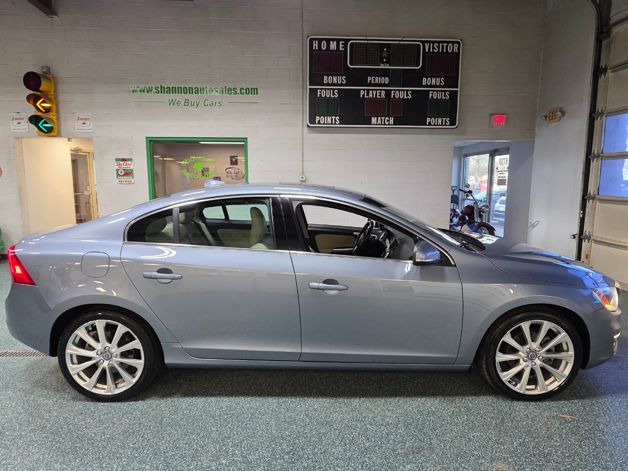 Used 2018 Volvo S60 T5 Inscription Platinum image 5
