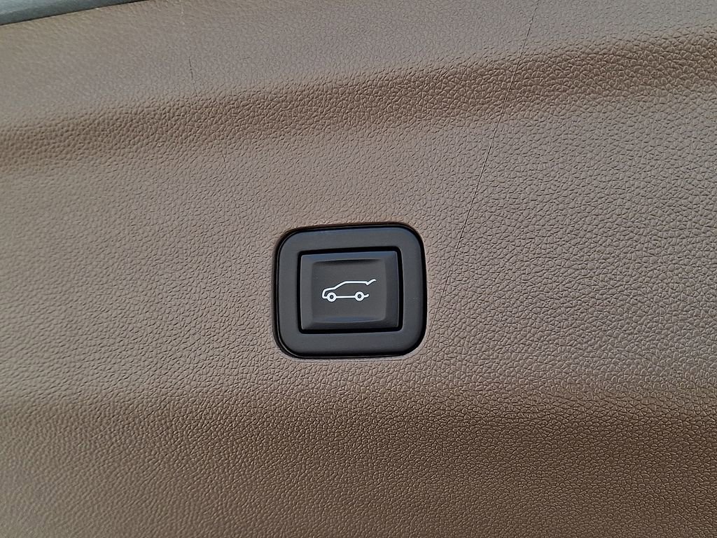 Used 2023 GMC Yukon XL Denali AWD/4WD image 30