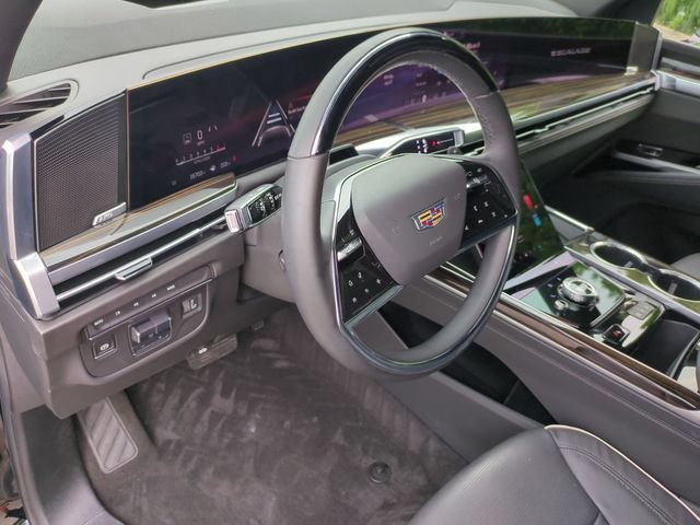 Used 2025 Cadillac Escalade Premium Luxury AWD/4WD image 7
