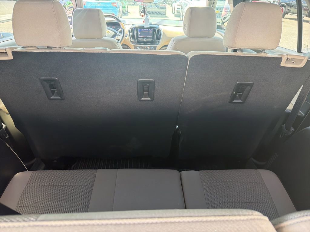 Used 2023 Chevrolet Traverse LS FWD image 7