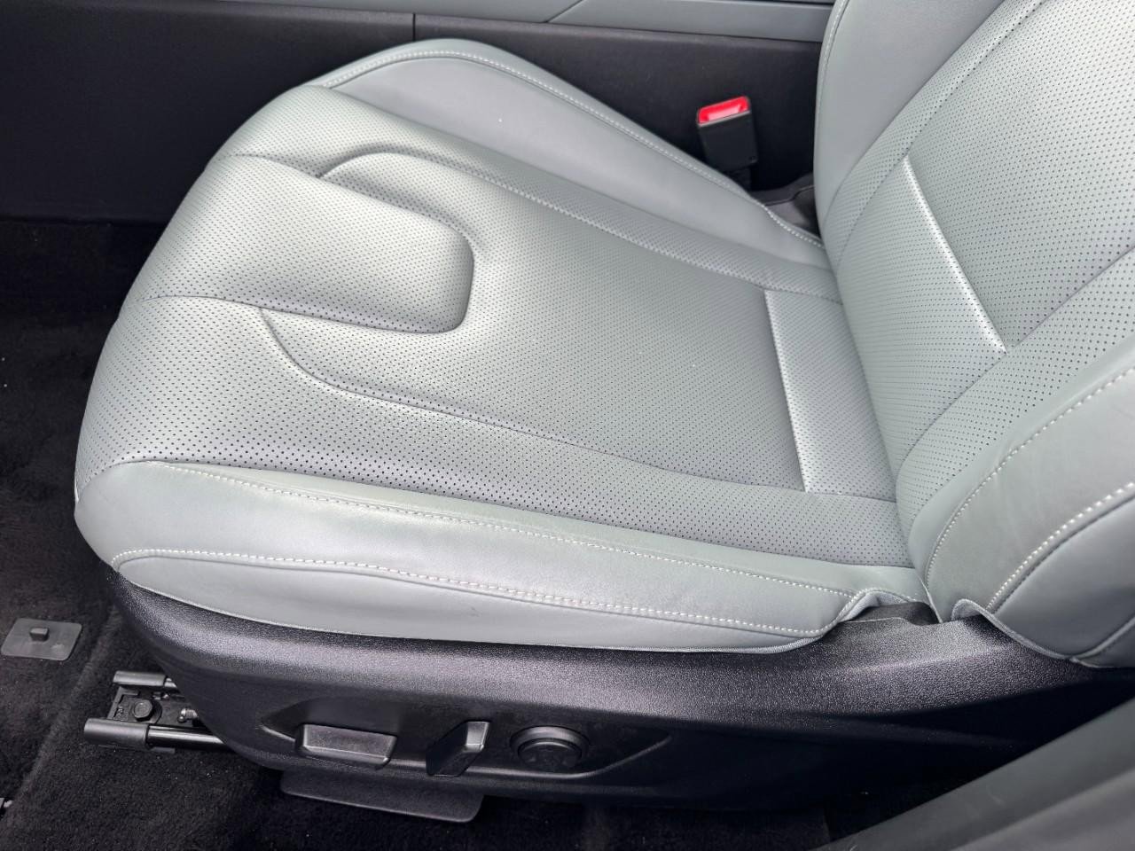 Used 2025 Hyundai Elantra Limited image 17