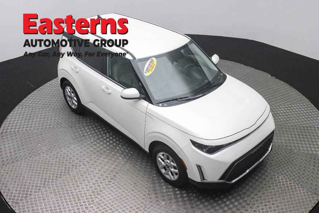 Used 2025 Kia Soul LX FWD image 3
