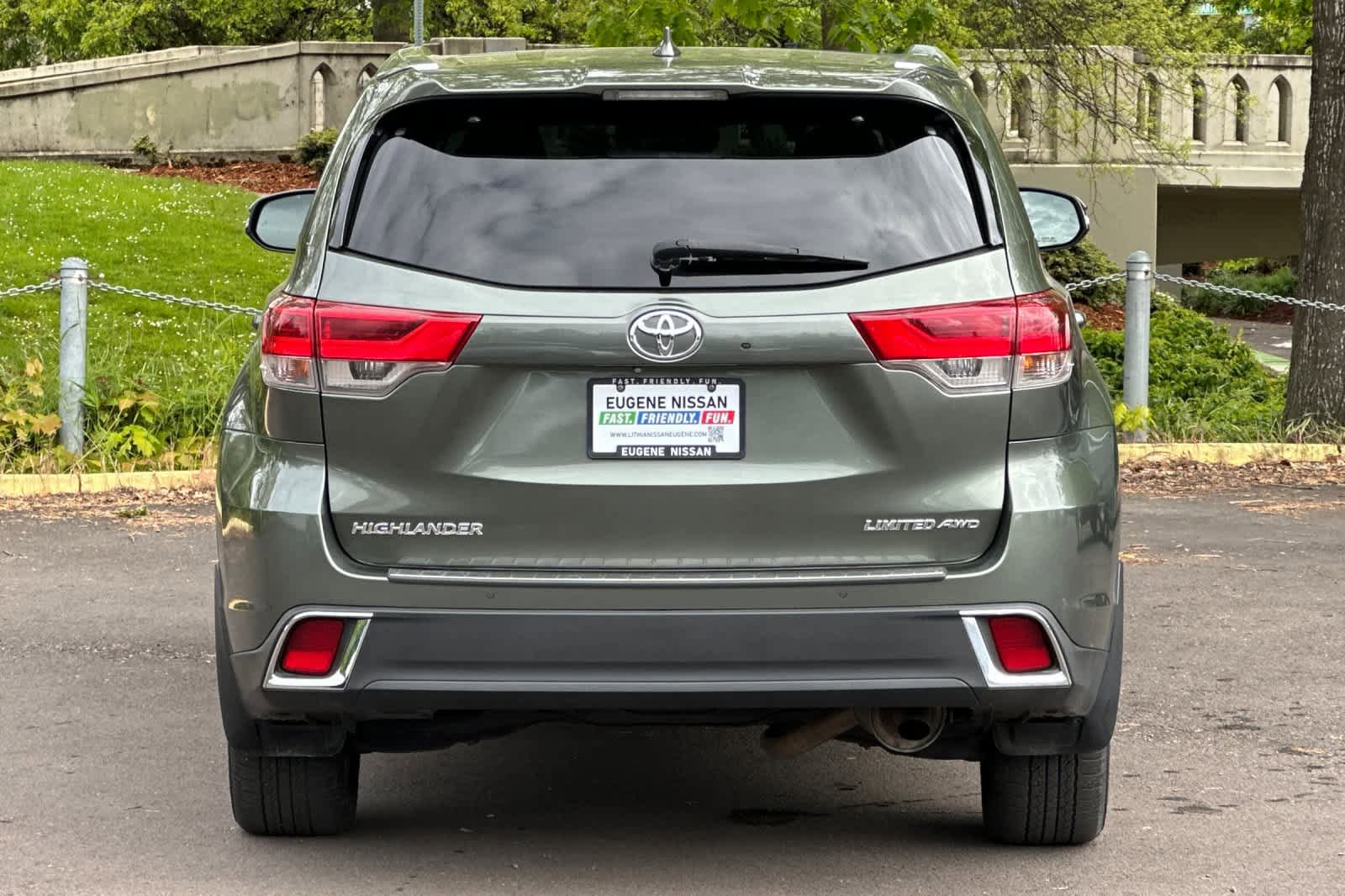 Used 2017 Toyota Highlander Limited Platinum AWD/4WD image 7
