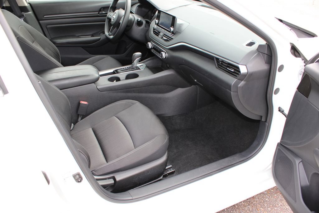 Used 2024 Nissan Altima 2.5 S FWD image 7