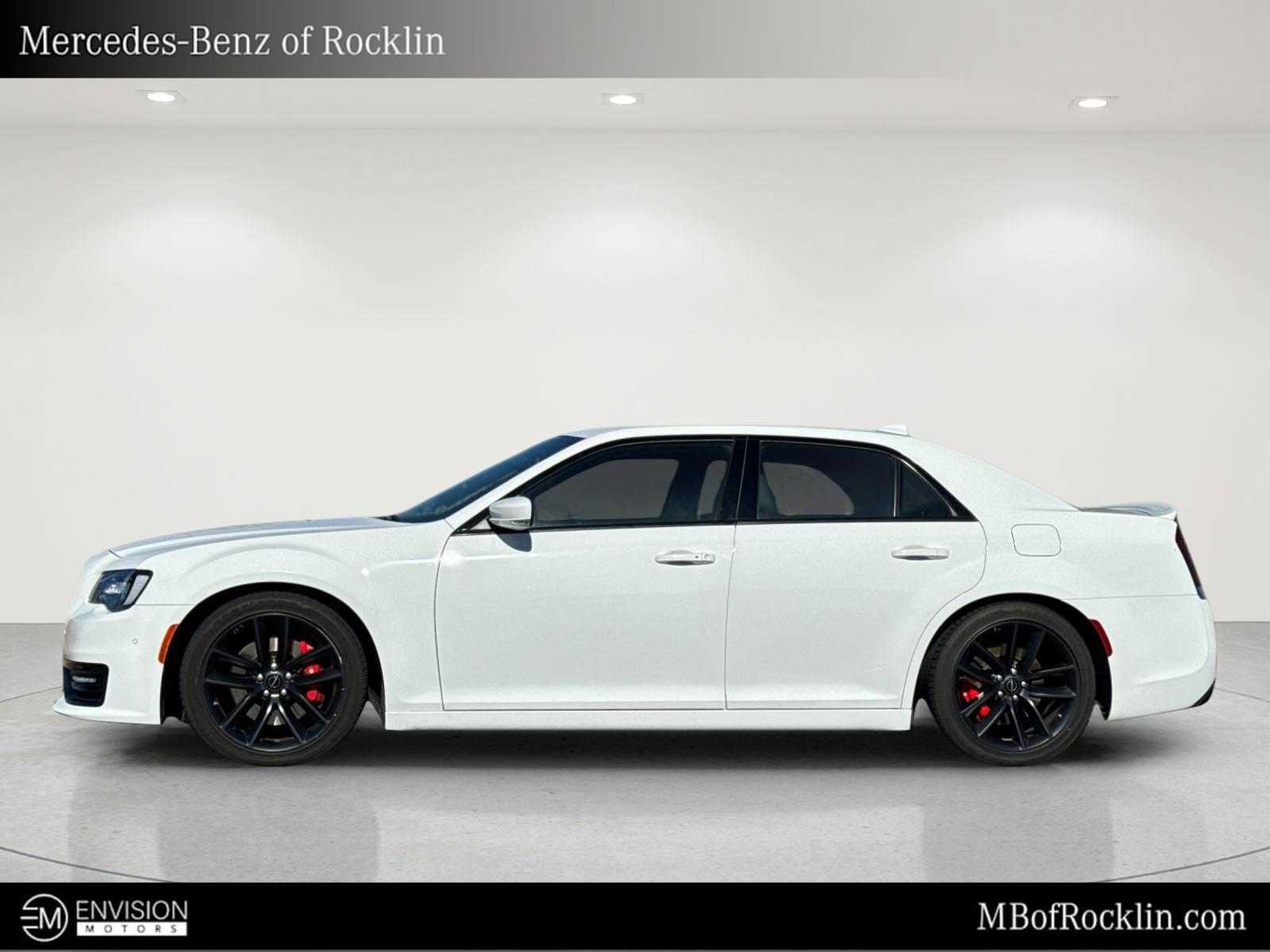 Used 2023 Chrysler 300 C RWD image 3