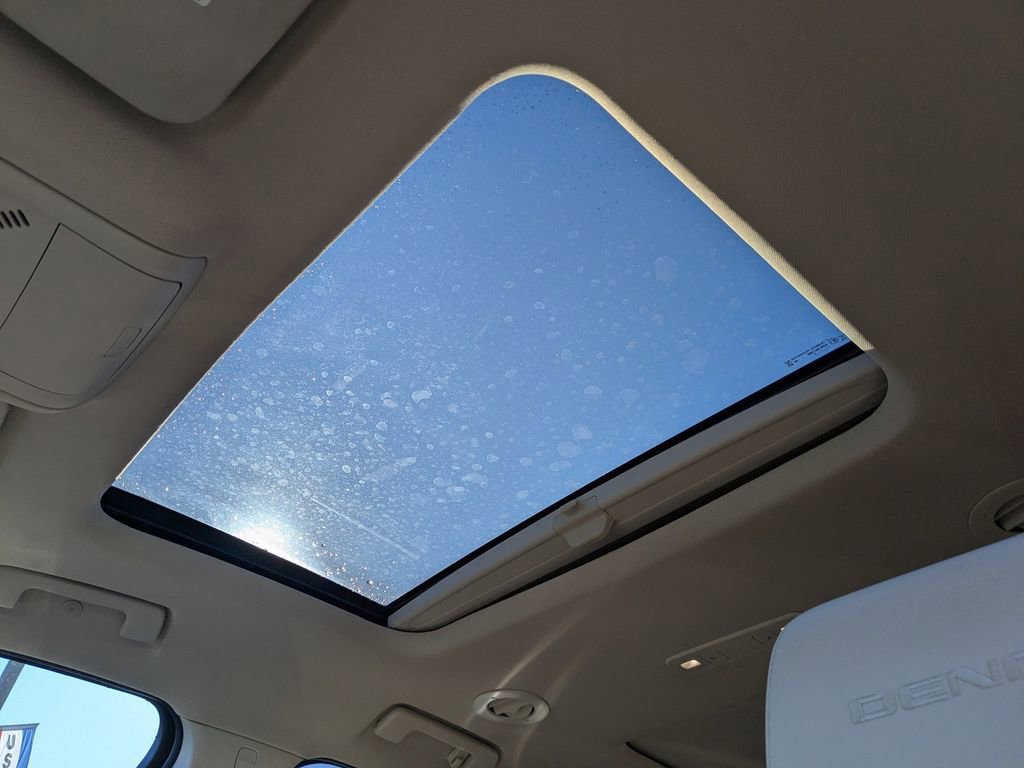 Used 2022 GMC Acadia Denali w/ Denali Ultimate Package image 23