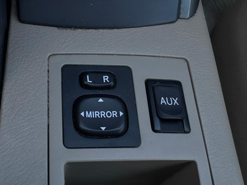 Used 2011 Toyota RAV4 Limited AWD/4WD image 33