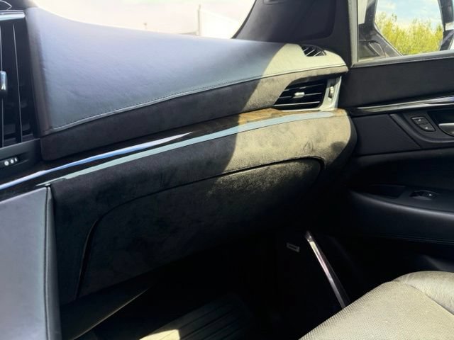 Used 2017 Cadillac Escalade ESV Platinum AWD/4WD image 21