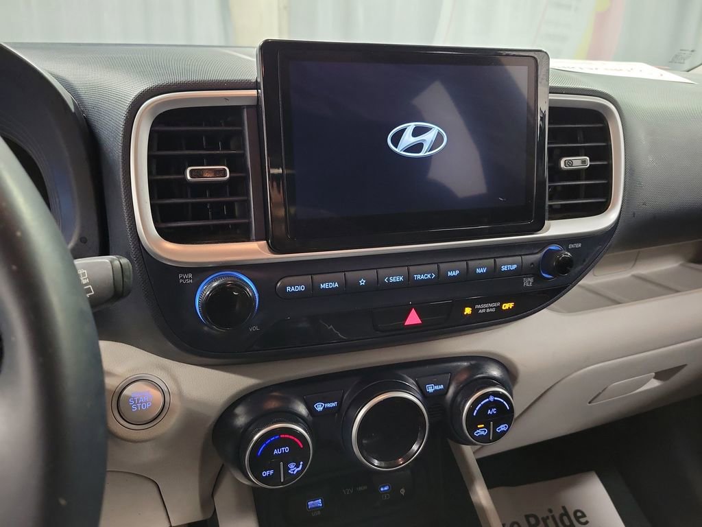 Used 2023 Hyundai Venue Limited image 14