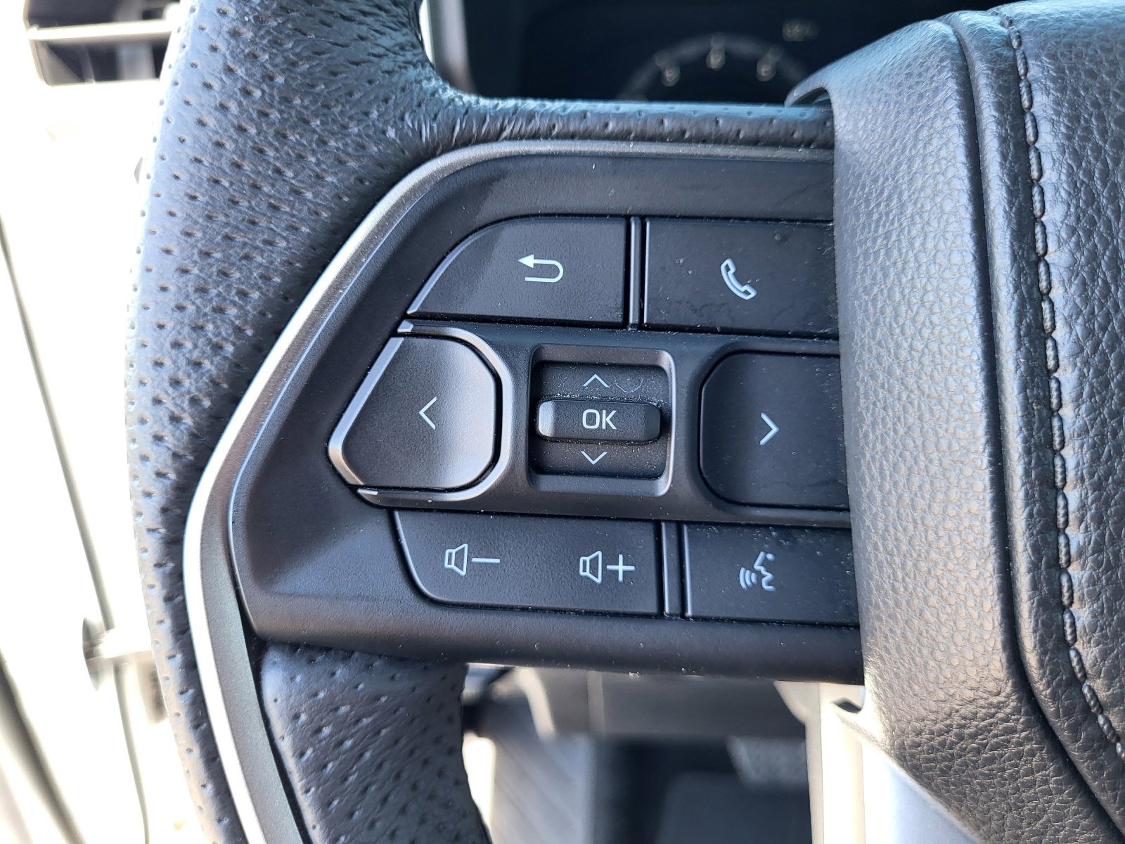 Certified 2025 Toyota Tacoma TRD Off-Road image 27