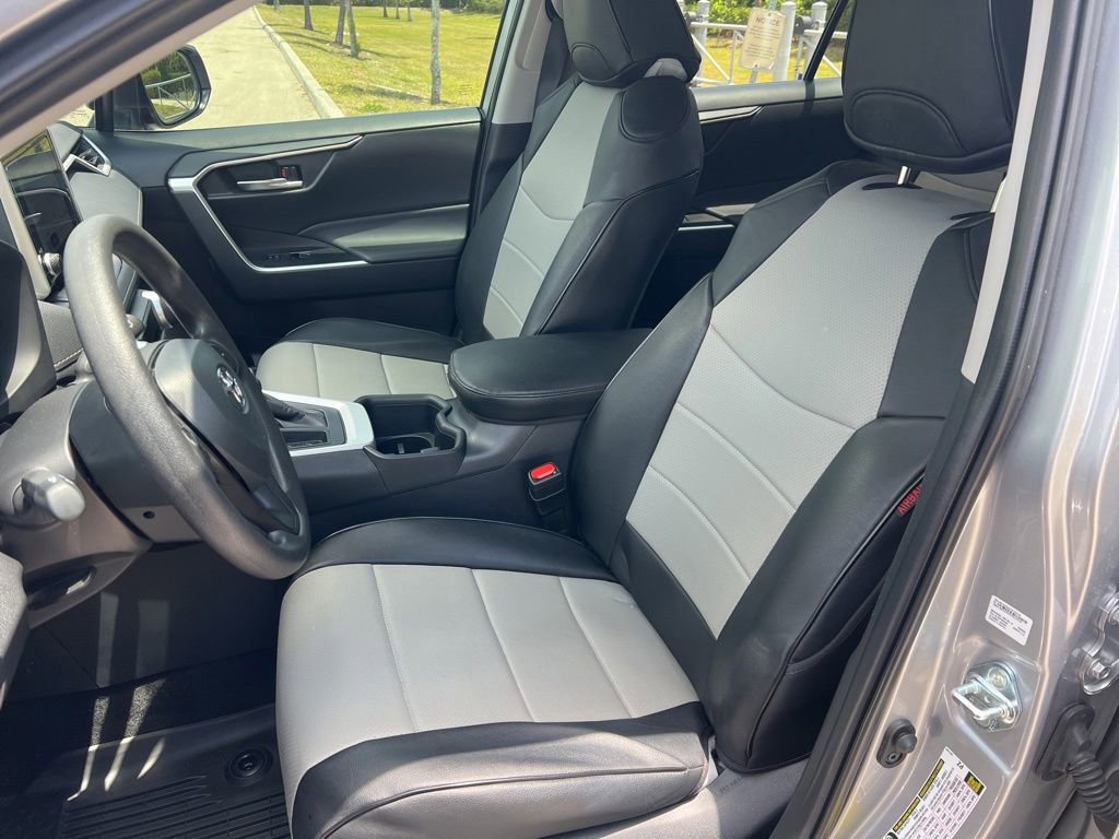 Used 2025 Toyota RAV4 XLE FWD image 43