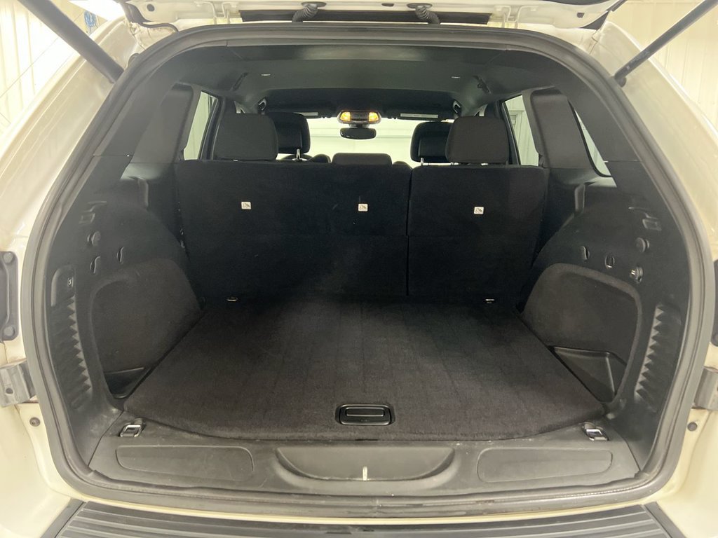 Used 2018 Jeep Grand Cherokee Laredo AWD/4WD image 23