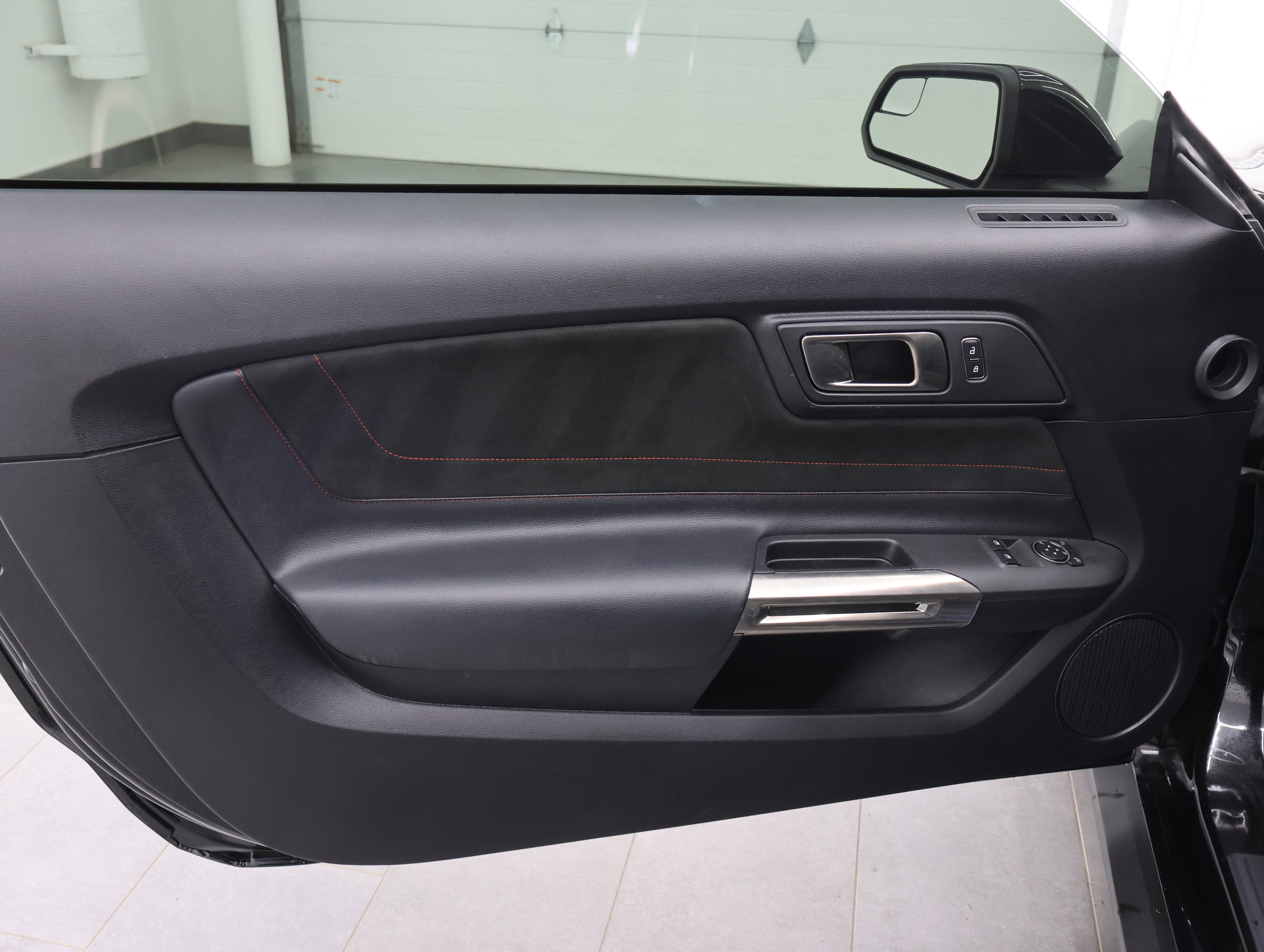 Used 2016 Ford Mustang Shelby GT350R w/ GT350R Equipment Group 920A RWD image 41