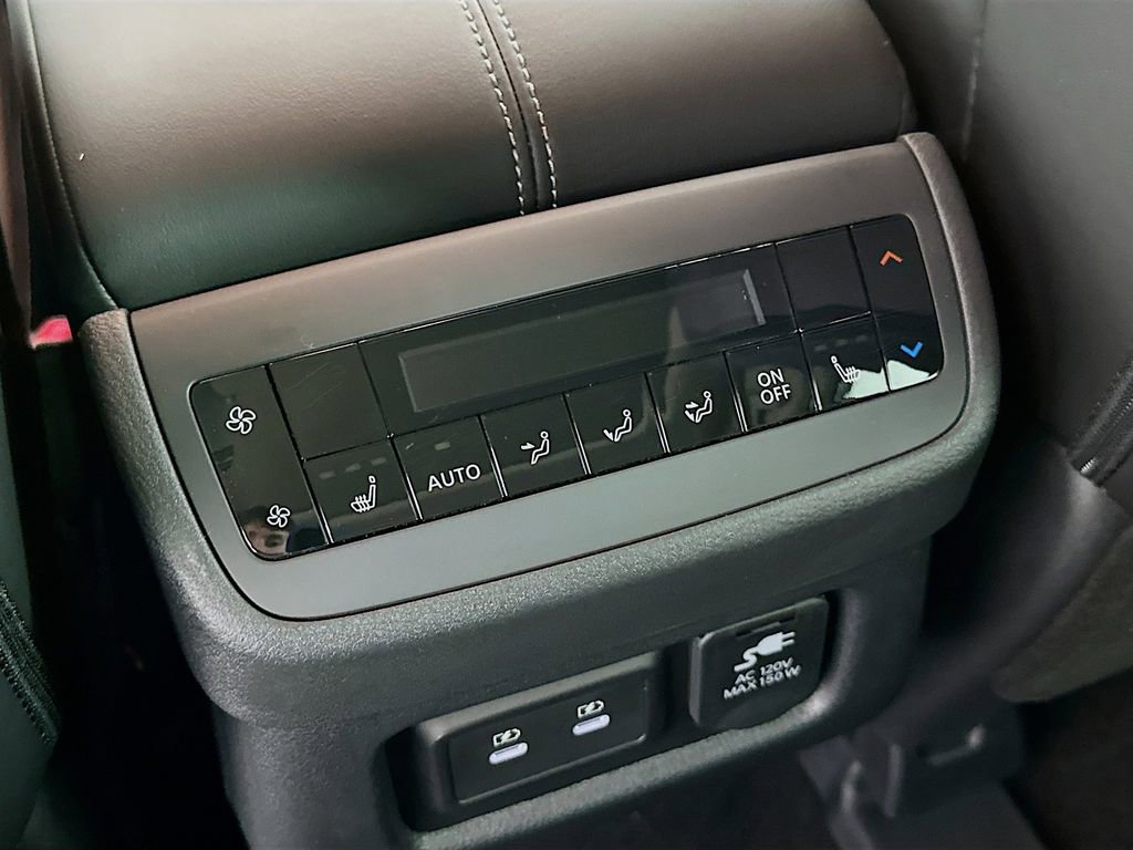 New 2026 Nissan Pathfinder Platinum image 32