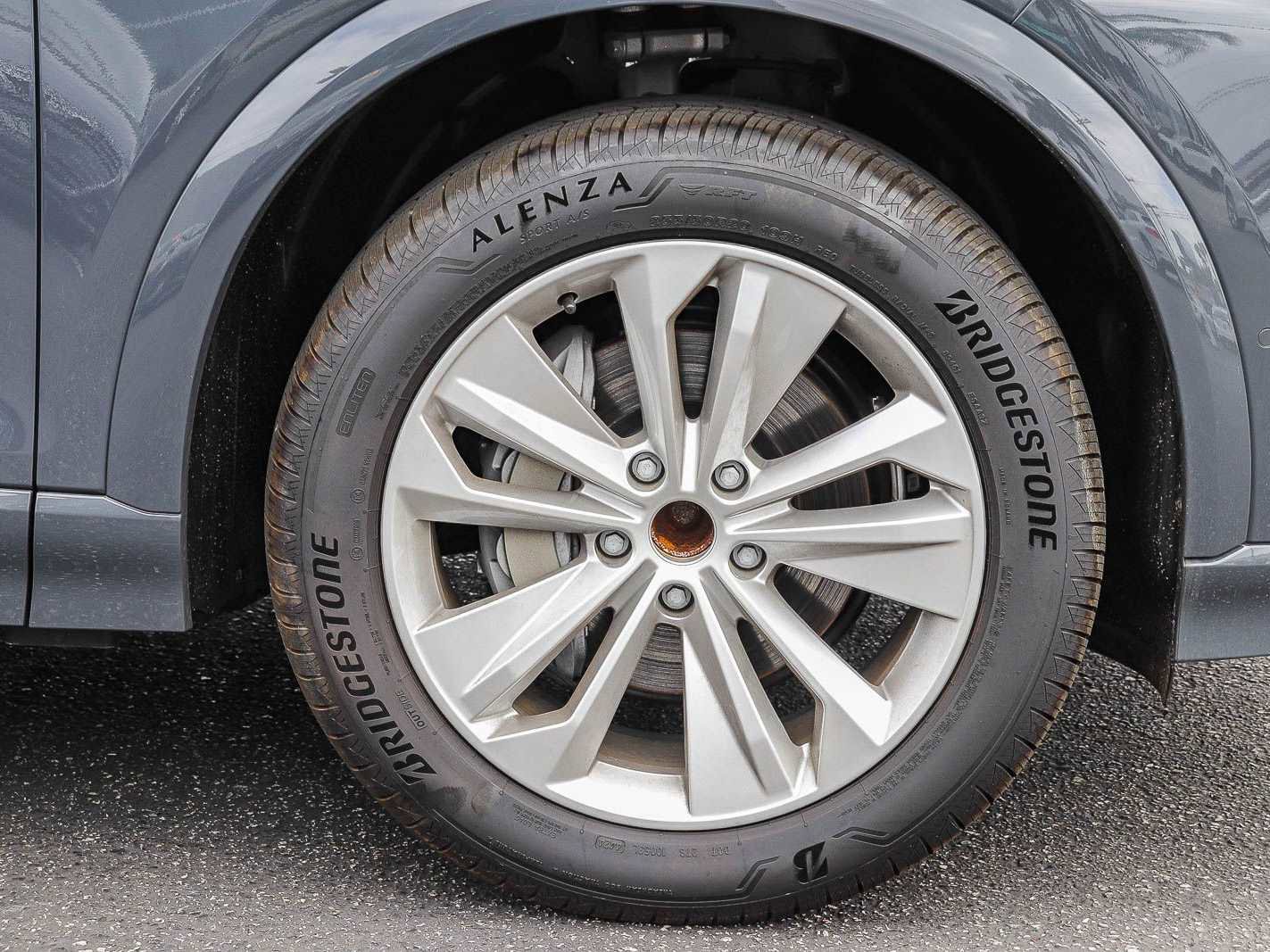 Used 2025 Audi Q6 e-tron Premium w/ Convenience Package RWD image 9