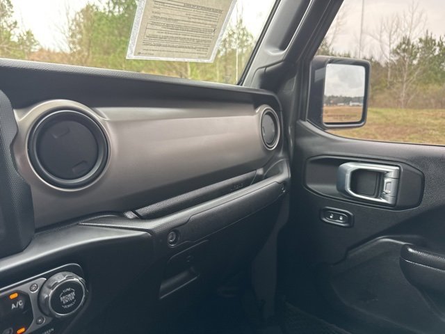 Used 2021 Jeep Gladiator Willys image 23