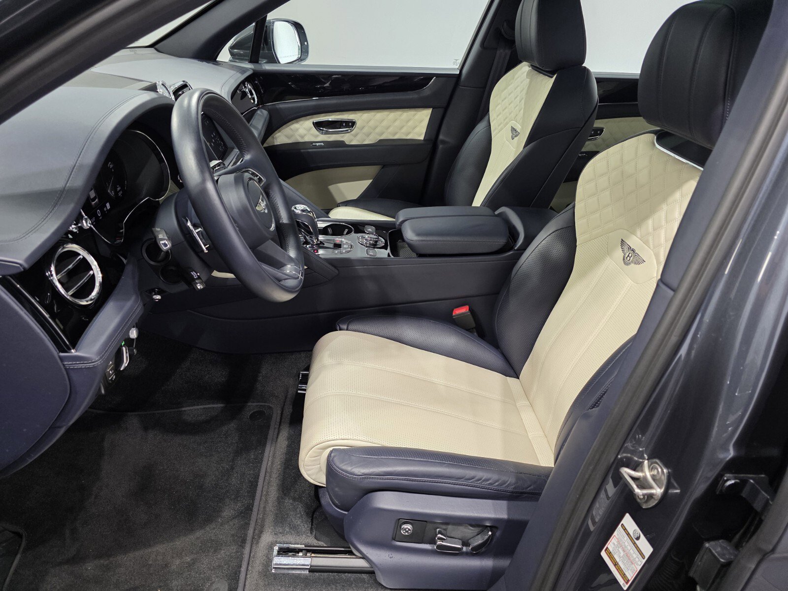 Used 2021 Bentley Bentayga image 6