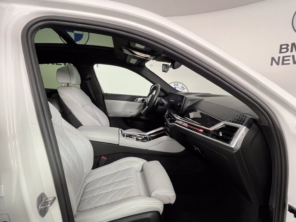 Used 2024 BMW X6 M60i AWD/4WD image 24