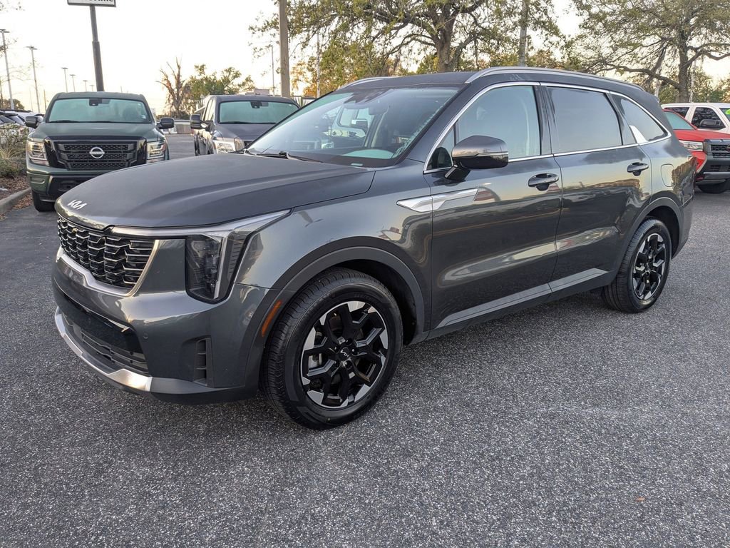 Used 2024 Kia Sorento S image 8