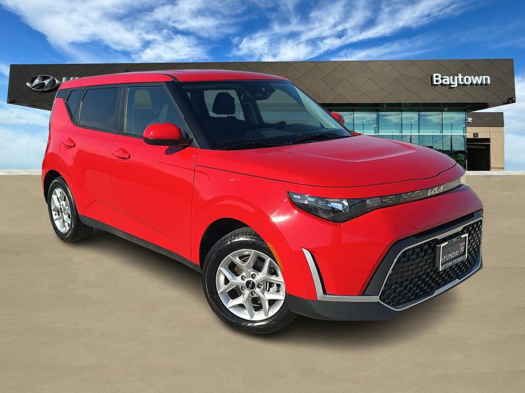 Used 2025 Kia Soul LX w/ LX Technology Package FWD image 1