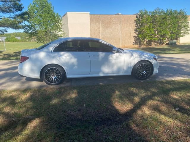 Used 2017 Mercedes-Benz E 300 4MATIC image 9