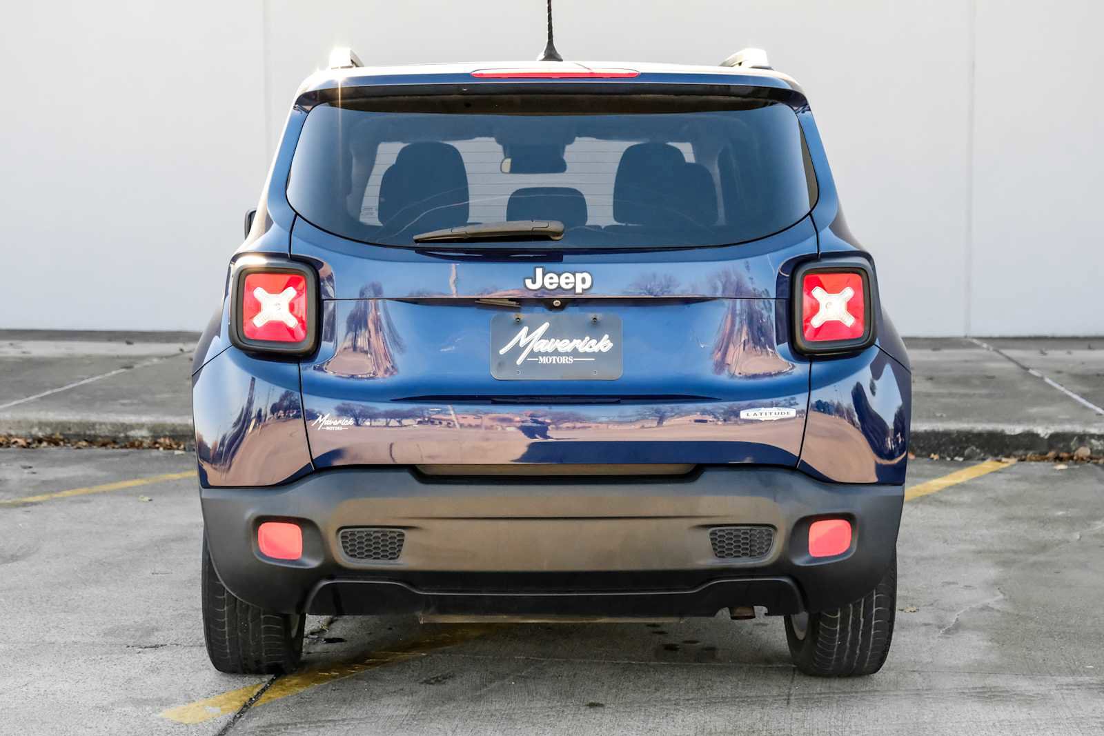 Used 2017 Jeep Renegade Latitude w/ Cold Weather Group image 7