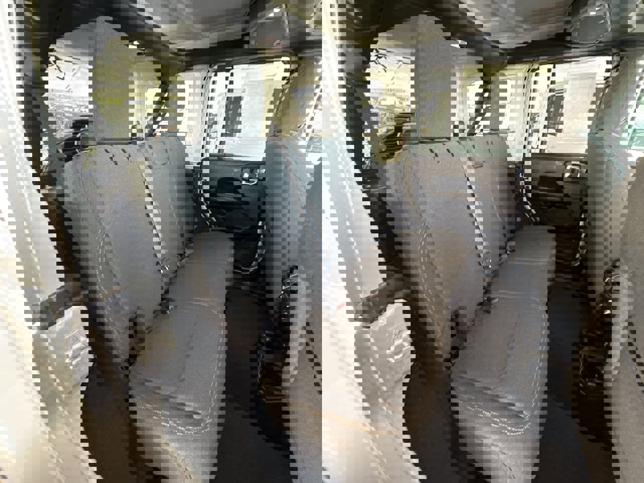 Used 2024 Jeep Wrangler Unlimited Sahara image 25