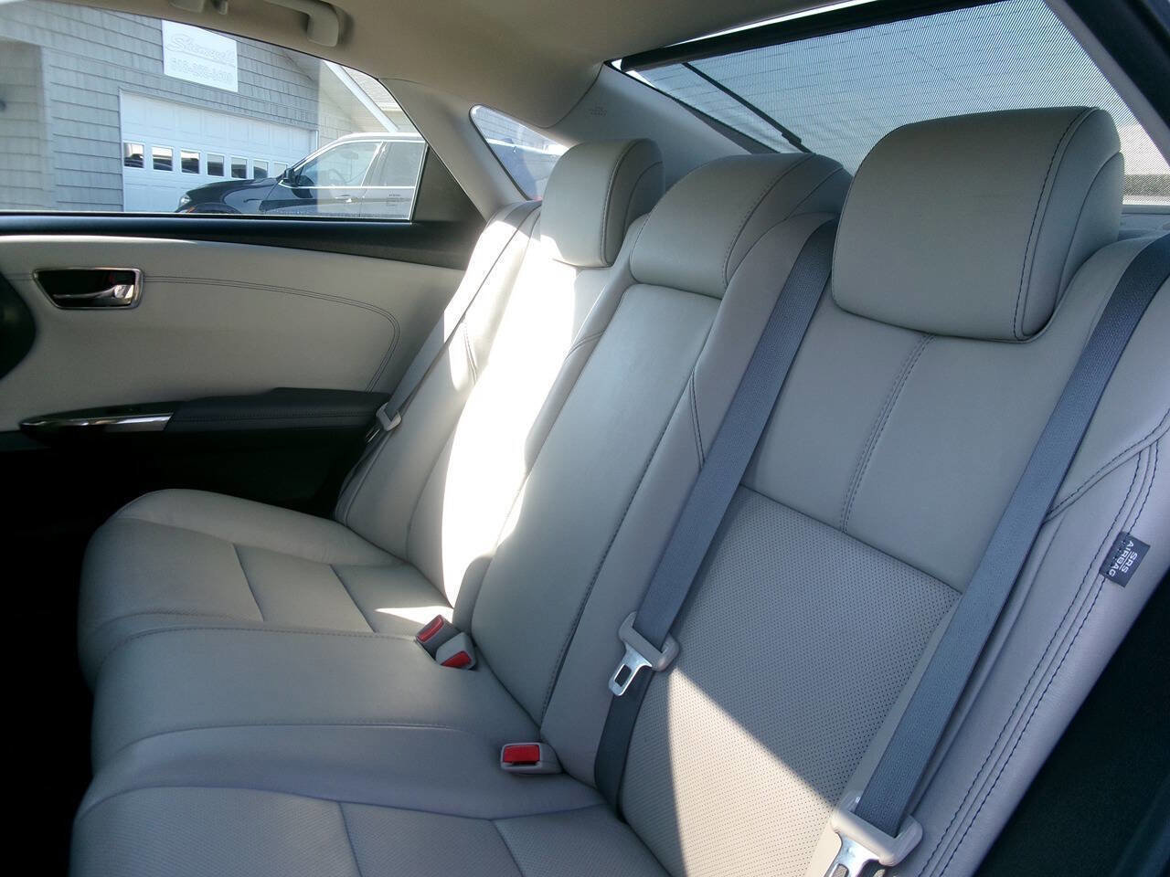 Used 2013 Toyota Avalon Limited w/ Technology Pkg FWD image 22