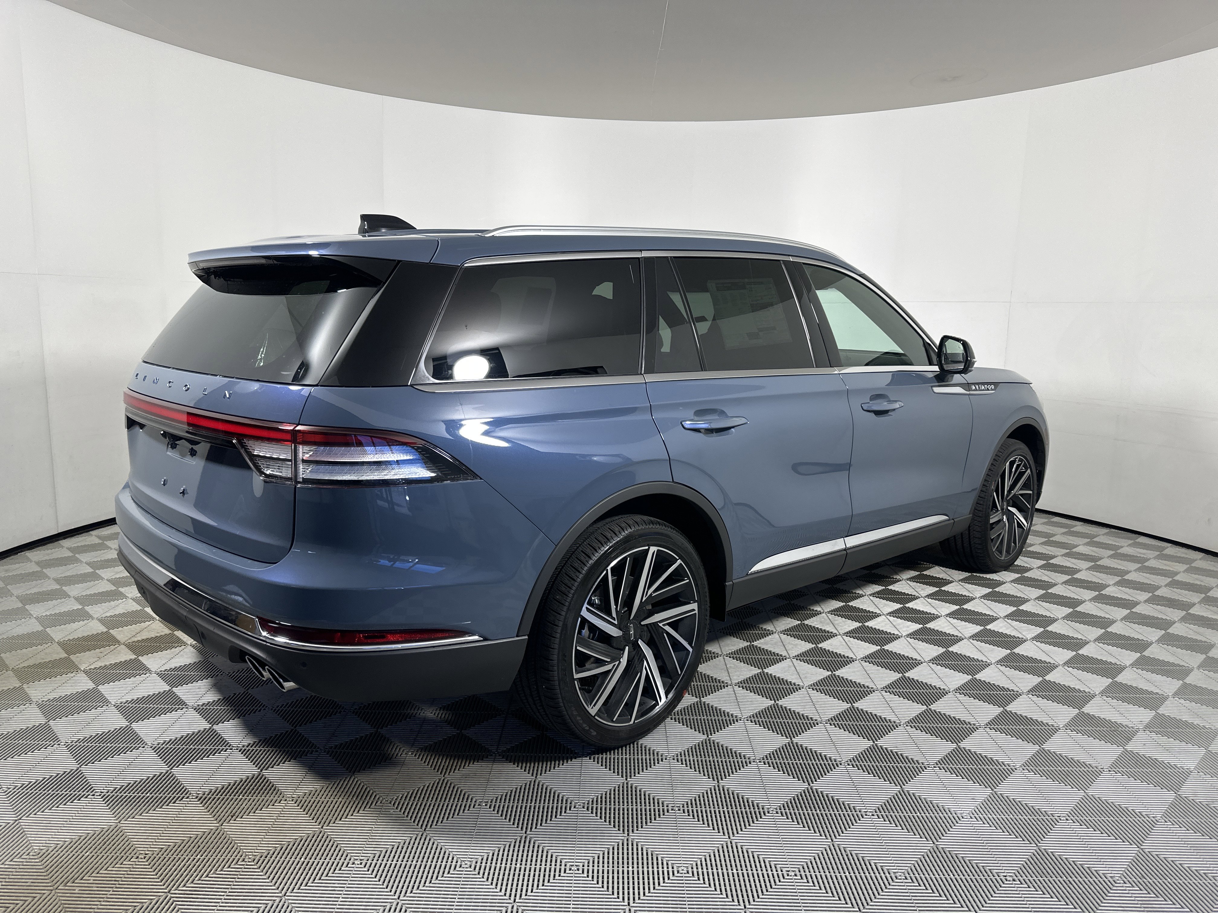 New 2025 Lincoln Aviator Reserve image 7