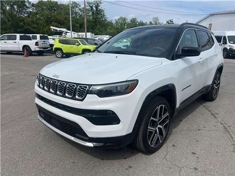Used 2025 Jeep Compass Limited w/ Elite Group AWD/4WD image 41