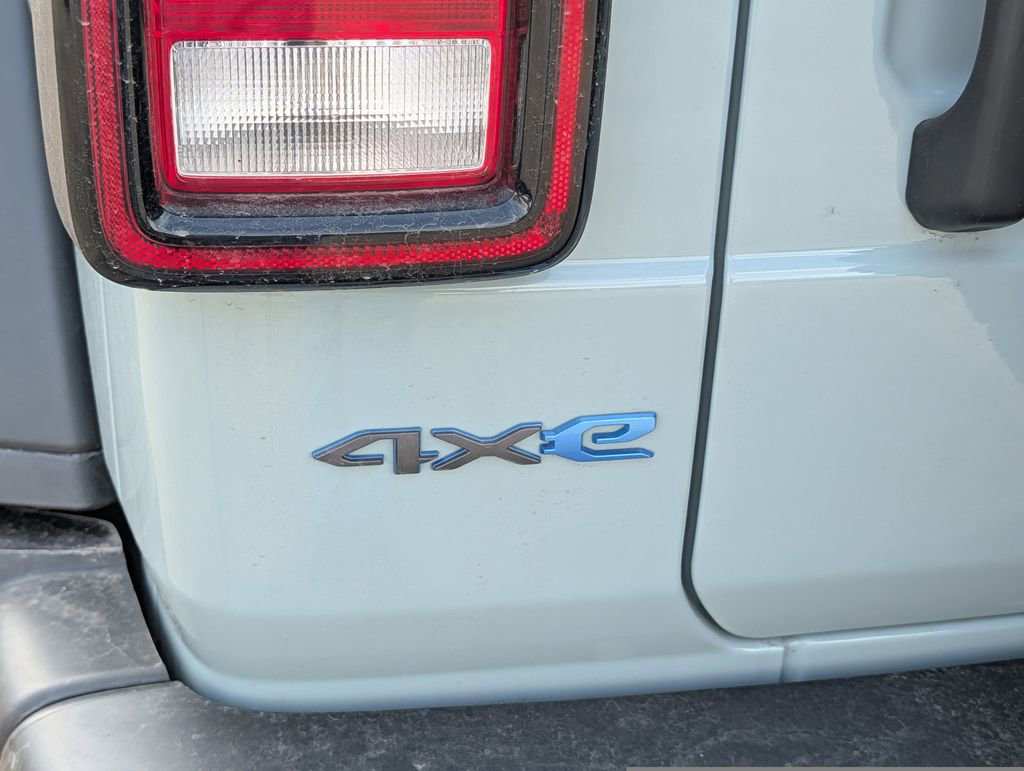 Used 2023 Jeep Wrangler Unlimited w/ Cold Weather Group image 18