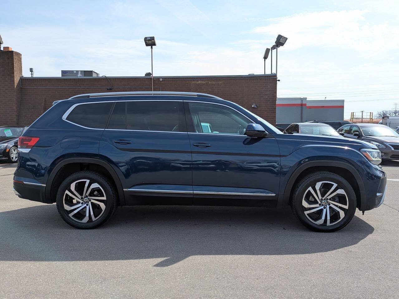 Used 2021 Volkswagen Atlas SEL Premium AWD/4WD image 3