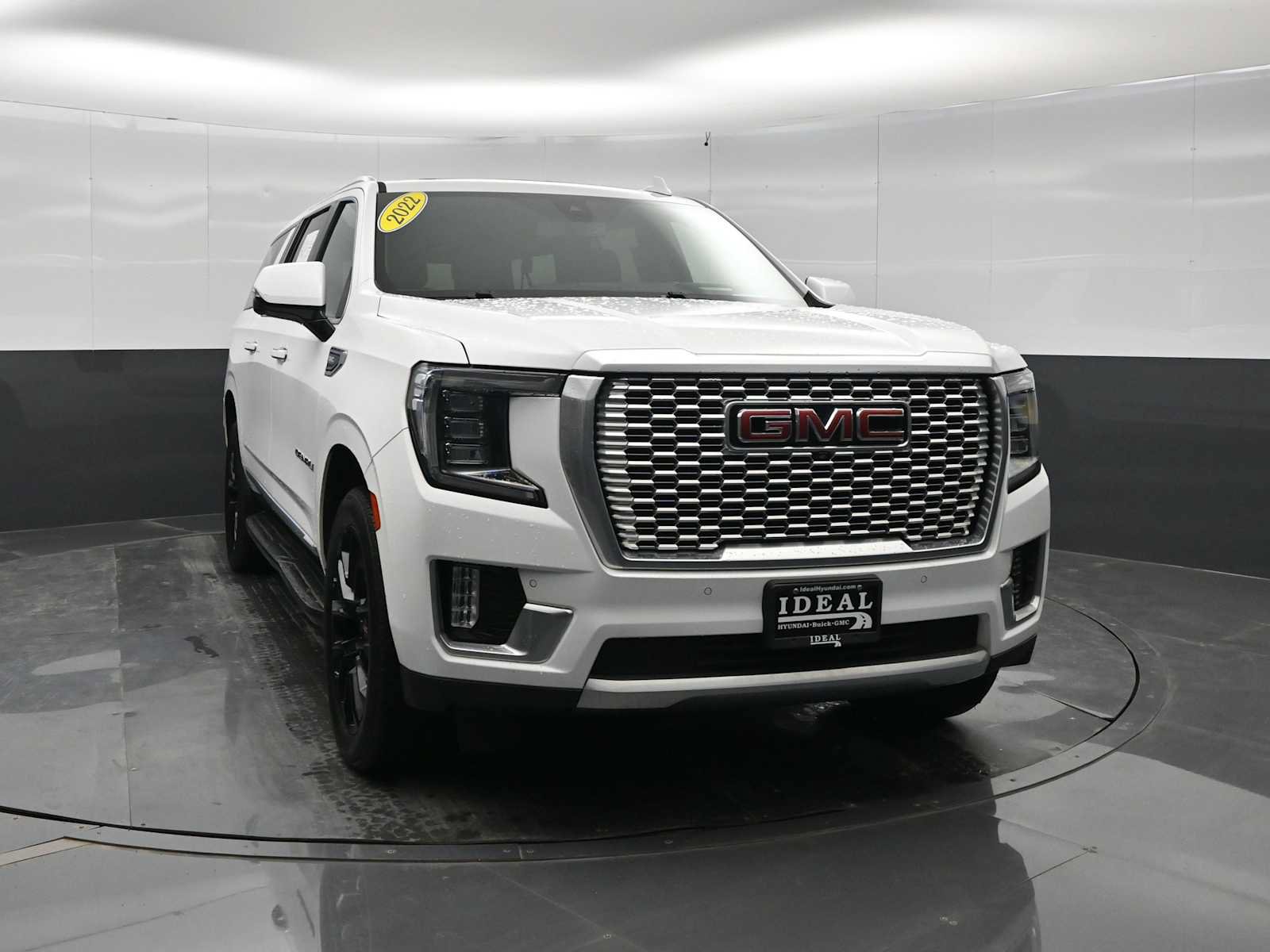 Used 2022 GMC Yukon XL Denali AWD/4WD image 2