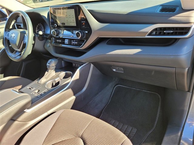 Used 2023 Toyota Highlander LE image 19