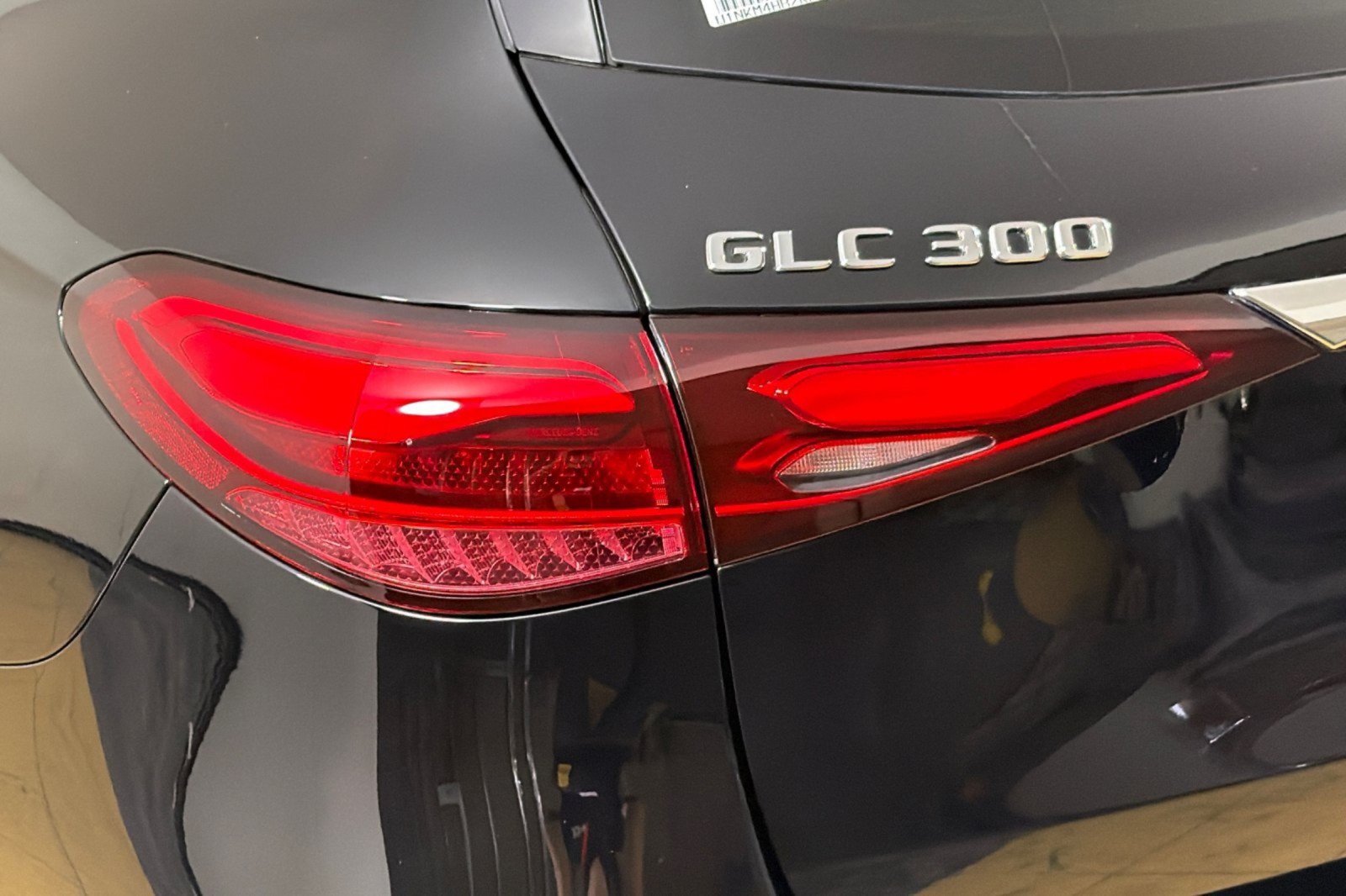 Used 2024 Mercedes-Benz GLC 300 4MATIC image 25