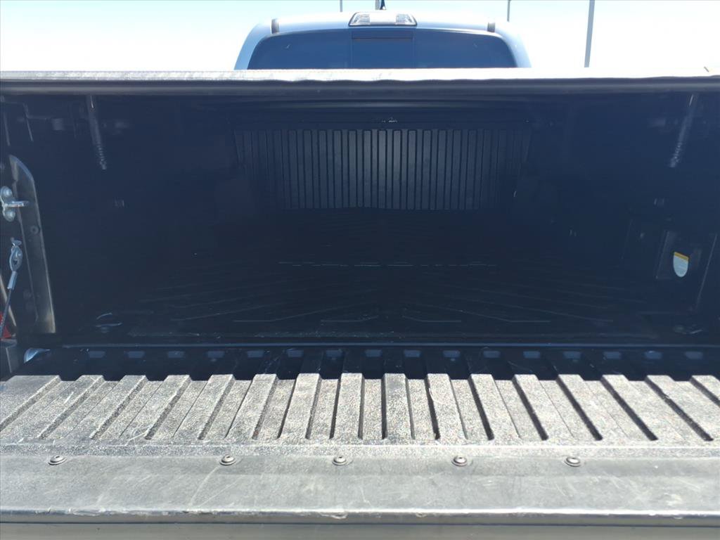 Used 2019 Toyota Tacoma TRD Sport AWD/4WD image 25