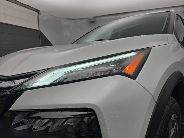 Used 2024 Nissan Rogue SV AWD/4WD image 14