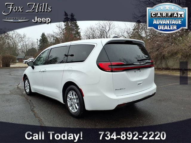 Used 2026 Chrysler Pacifica Select image 6