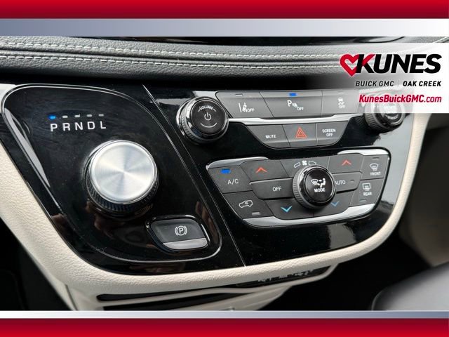 Used 2024 Chrysler Pacifica Select FWD image 27
