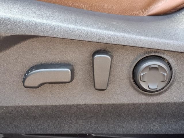 Certified 2025 Subaru Outback Touring AWD/4WD image 11