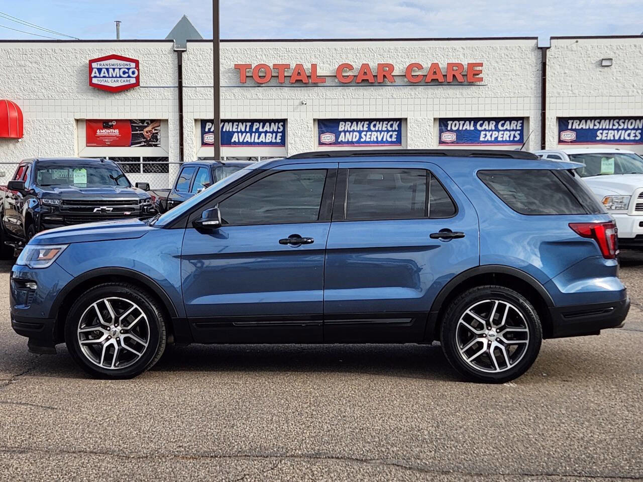 Used 2018 Ford Explorer Sport w/ Equipment Group 401A image 2