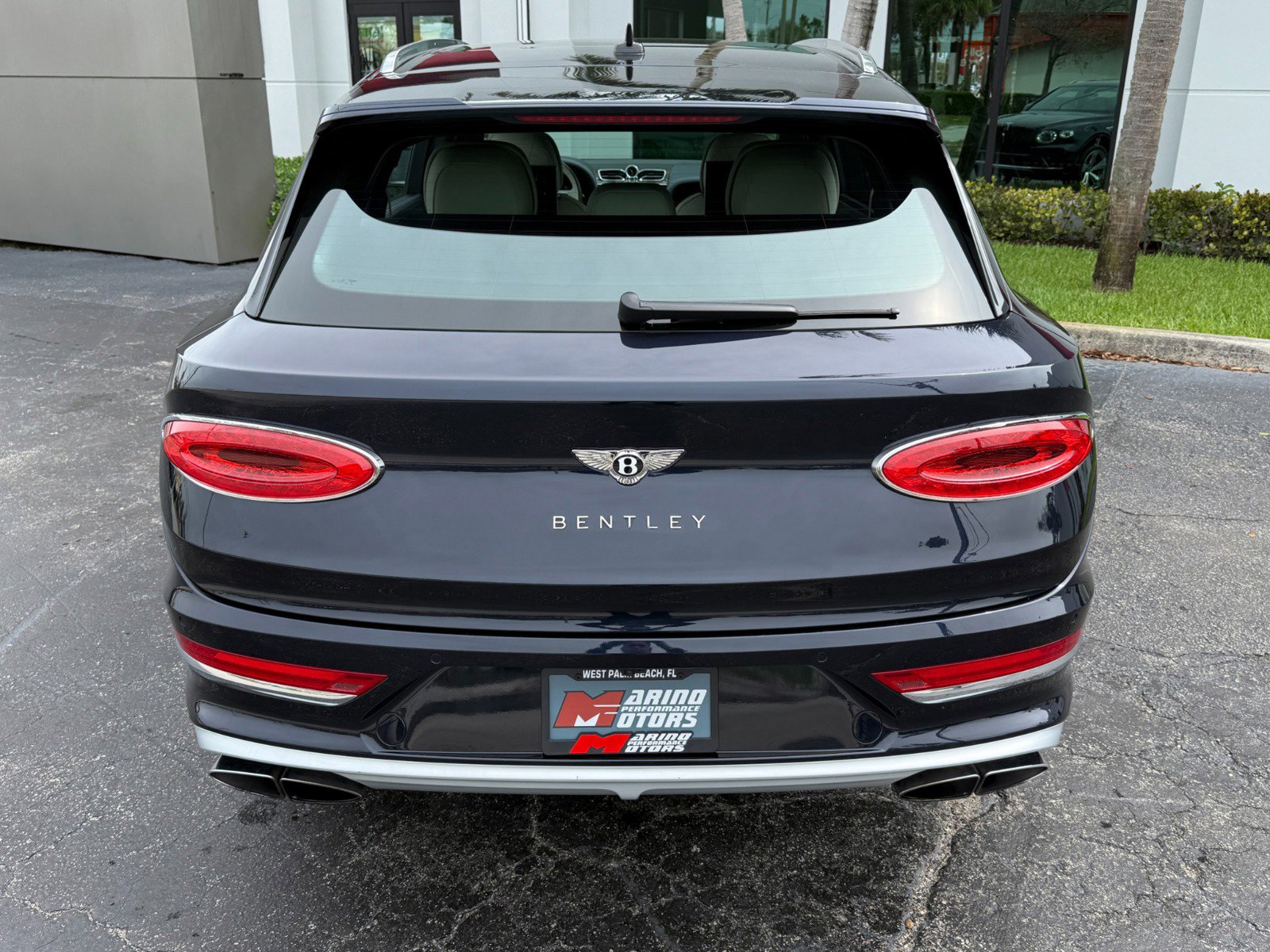 Used 2023 Bentley Bentayga Extended Wheelbase image 17