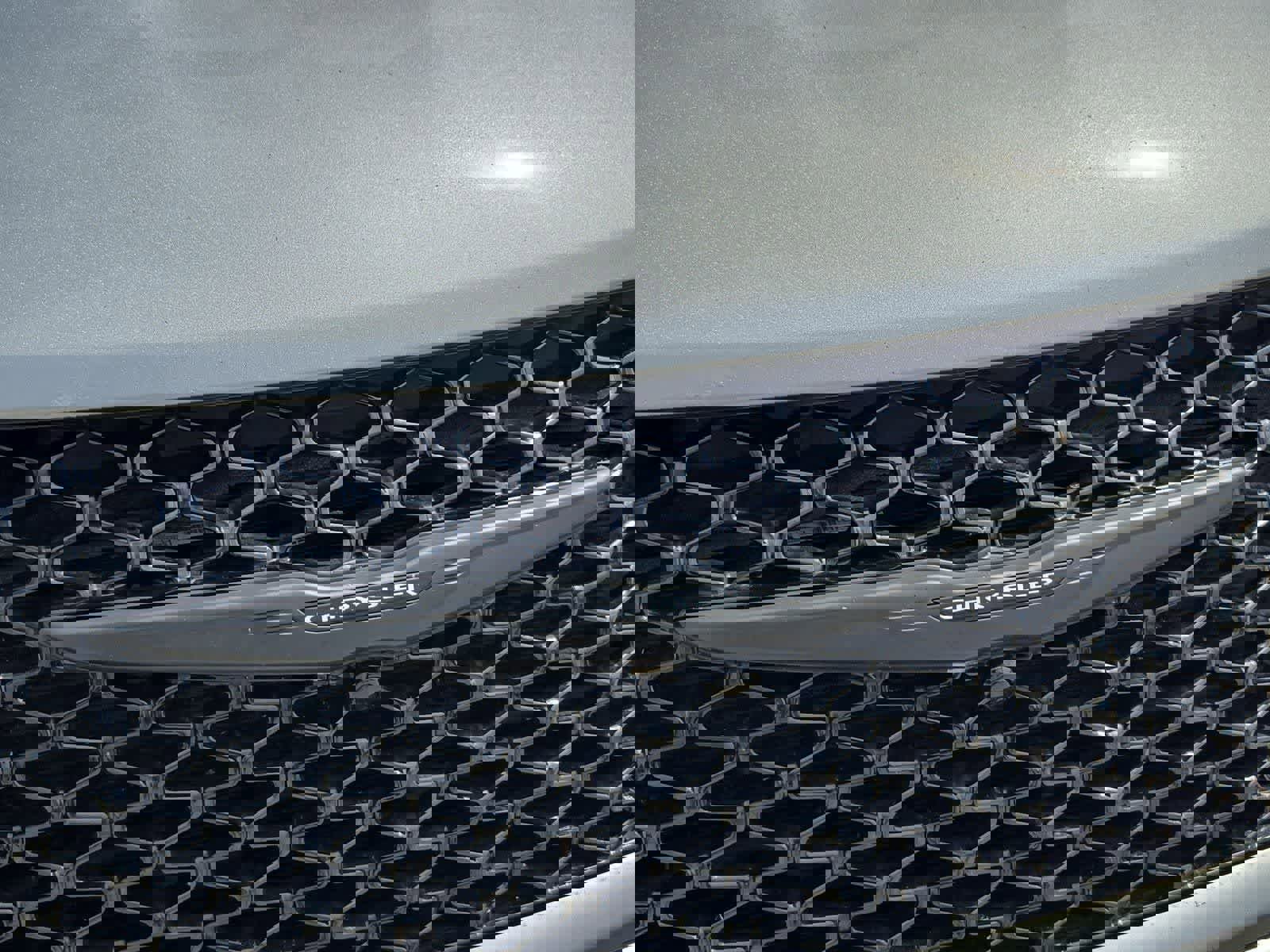 Used 2021 Chrysler Pacifica Touring w/ S Appearance Package image 10