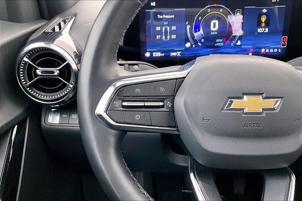 Used 2025 Chevrolet Equinox LT AWD/4WD image 23