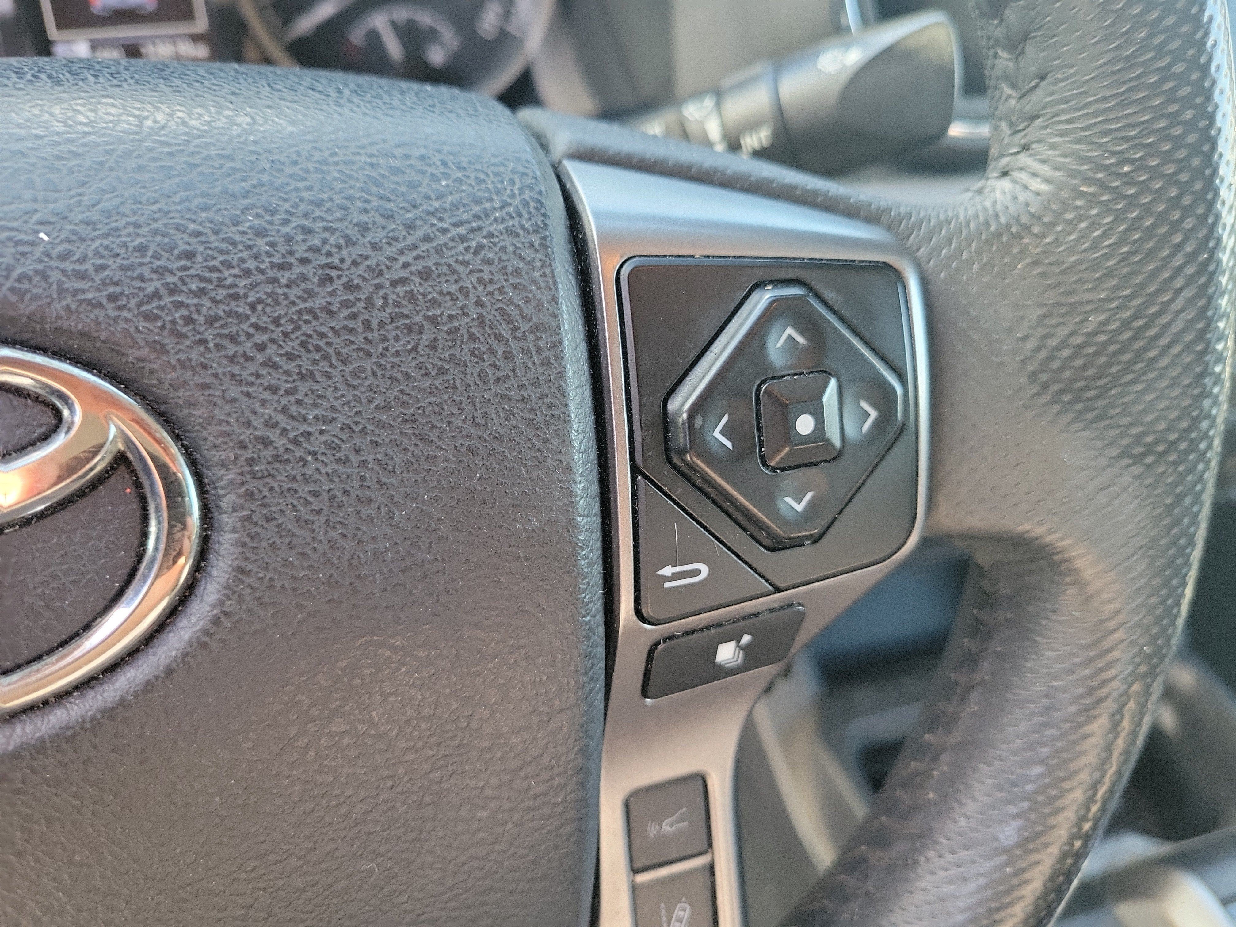 Used 2023 Toyota Tacoma SR5 w/ Technology Package RWD image 27