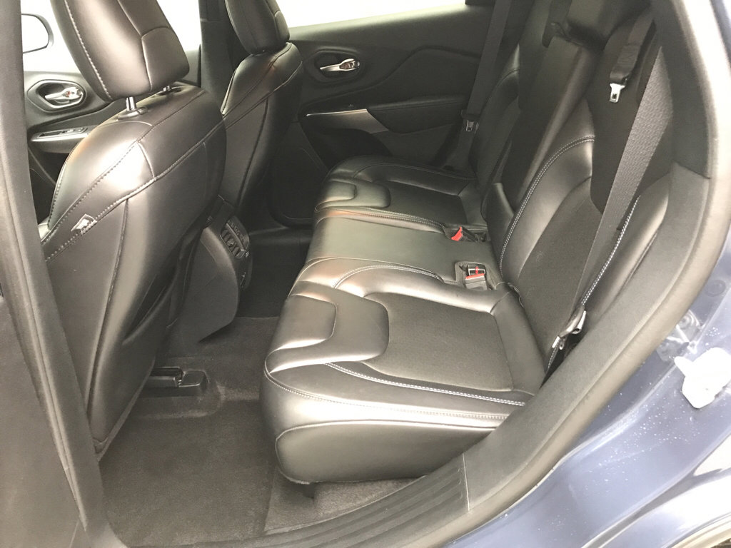 Used 2020 Jeep Cherokee Latitude Plus w/ Comfort/Convenience Group image 14